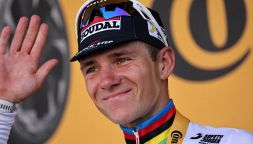 Tour de France, Evenepoel imbattibile a cronometro: Pogaca si prende la gialla, disastro Vingegaard. Applausi per Affini