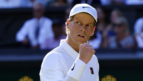 Sinner stratosferico, travolge Djokovic e conquista la prima finale a Wimbledon! Questo Jannik non teme Alcaraz