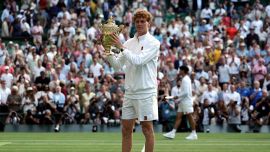 Wimbledon, Sinner: la frecciatina al fratello Mark e la rivincita dopo le sofferenze di Parigi. Alcaraz gli rende onore