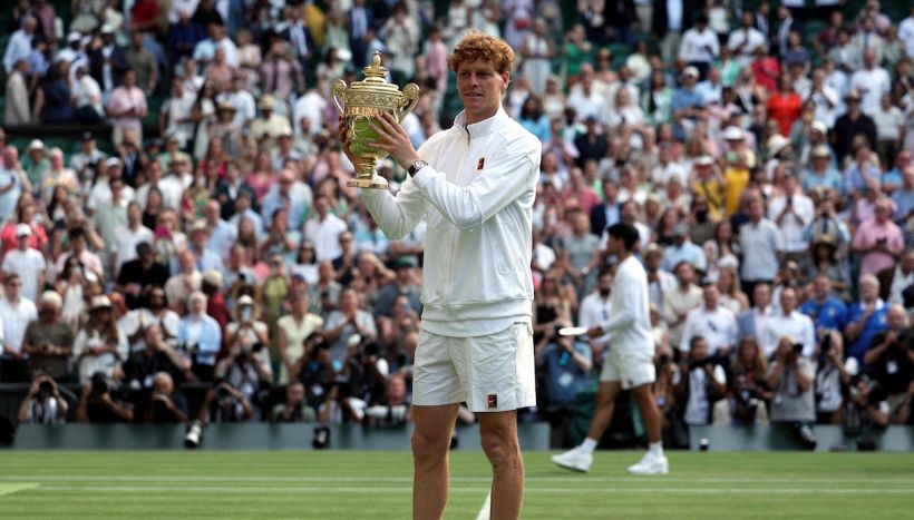 Wimbledon, Sinner: la frecciatina al fratello Mark e la rivincita dopo le sofferenze di Parigi. Alcaraz gli rende onore