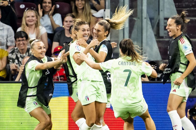 Europei femminili, l'Italia che piace e vince: vola in semifinale e fa impazzire il web