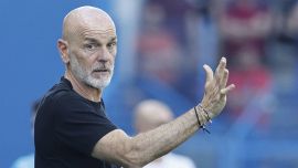 Fiorentina, Pioli snobba le voci di esonero e rilancia l’obiettivo Champions: pioggia di critiche sul web