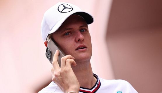 Mick Schumacher, ritorno in F1: il pilota conferma la pista Cadillac. Clamoroso Verstappen: resta alla Red Bull?