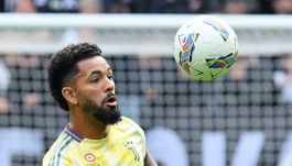 Juventus, lo schiaffo Douglas Luiz diventa un intrigo internazionale: le voci su Inter e United. Il pugno di ferro di Comolli