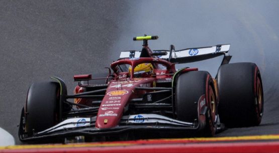 F1, Hamilton pigliati una pastiglia: svelata la novità provata da Leclerc prima di Lewis ma Ferrari pensa già al 2026