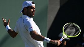 Berrettini rapito da Vanessa Bellini, la love story accelera e il rientro slitta: il retroscena e la paura della sorella di lei