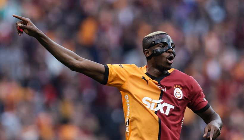 Napoli, Osimhen impara l’italiano per pungere i tifosi azzurri: il post per il Galatasaray scuote i social