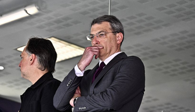 Juventus: Comolli bacchetta Douglas, manda un messaggio a Vlahovic e detta la condizione per l’arrivo di Sancho