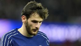 Napoli: cronista cacciato per aver chiamato Kvara zingaro non si scusa, c'è chi lo difende