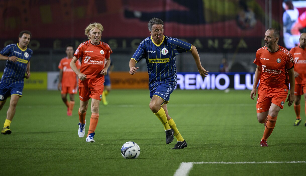 https://wips.plug.it/cips/sport.virgilio.it/cms/2025/07/la-partita-del-cuore-renzi.jpeg