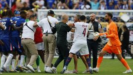 Chelsea-Psg, moviola: capelli tirati, un espulso, maxirissa e Luis Enrique perde la testa