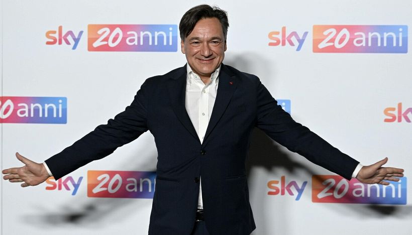 Caressa: nuova replica ad Adani poi rivela prossimo programma assieme alla moglie