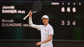Sinner in finale a Wimbledon: Djokovic travolto. Il gesto del fratello e del papà, che farà mamma Siglinde?