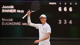 Sinner in finale a Wimbledon: Djokovic travolto. Il gesto del fratello e del papà, che farà mamma Siglinde?