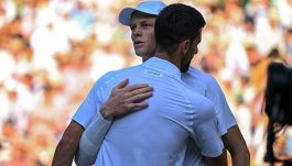 Sinner, senti Djokovic: "Ha fatto una cosa che non doveva, in finale Alcaraz favorito. Tornerò a Wimbledon"
