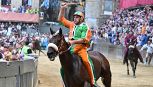 Palio di Siena, Tartuca e Chiocciola rivali in piazza, ma favorite. Tittia va a caccia del record Palio di Siena, Tartuca e Chiocciola rivali in piazza, ma favorite. Tittia va a caccia del record