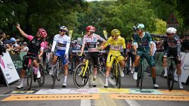 Tour de France, 21a tappa: Van Aert scappa sulla salita di Montmartre e fa il vuoto. Festa Pogacar e Milan