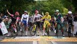 Tour de France, 21a tappa: Van Aert scappa sulla salita di Montmartre e fa il vuoto. Festa Pogacar e Milan