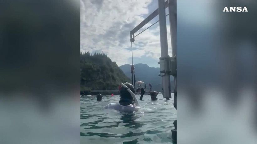 Apnea, Obino a -92 metri: nuovo record mondiale al lago