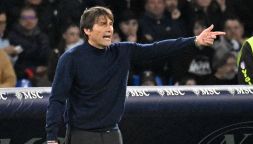 Napoli, Conte si nasconde e scarica la pressione sulle rivali: poi l’elogio a De Bruyne e la speranza su Lucca