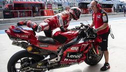 Motogp, Bagnaia non sa più che fare: Non c'è modo di risolvere in frenata, solo Marquez bene con questa moto