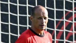 Milan, Allegri reclama un attaccante: Inzaghi gli soffia Nuñez. La corsa per Vlahovic e Hojlund e Capello boccia Gimenez