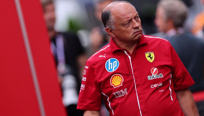 Ferrari, da Vasseur nuova bordata ad Hamilton: "Non è come Sainz"