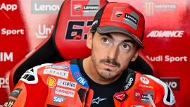 Motogp, Bagnaia nerissimo, Marquez scherza: 'Le altre Ducati mi hanno copiato'