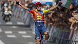 Giulio Ciccone torna e fa subito centro: con un colpo di genio batte gli UAE e vince la Classica di San Sebastian