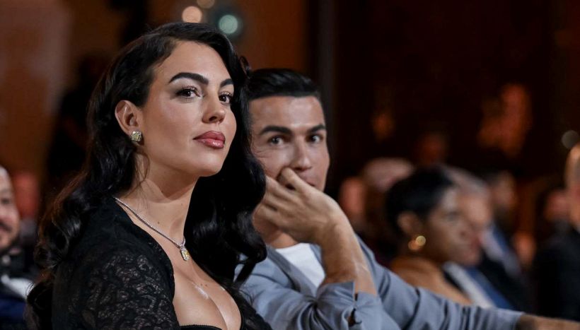 Cristiano Ronaldo e Georgina Rodriguez si sposano, l’annuncio sui social: ecco quanto vale l’anello di fidanzamento