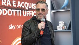 Ferrari, Vanzini scatena la polemica su Hamilton: “Leclerc lo sta pensionando. Questa è la dimensione di Lewis”. Bufera sui social