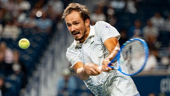 Toronto, Medvedev in crisi nera: lo Zar prima da spettacolo, poi crolla contro Popyrin e scappa dal campo senza borsa