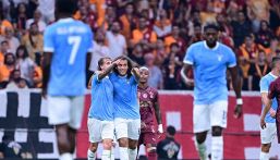 Galatasaray-Lazio, moviola: l’arbitro nega la vittoria a Sarri, Guendouzi fa infuriare lo stadio