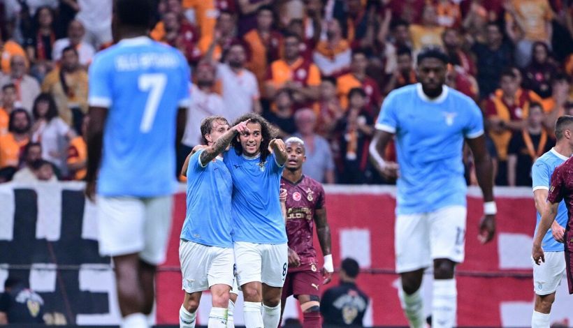 Galatasaray-Lazio, moviola: l’arbitro nega la vittoria a Sarri, Guendouzi fa infuriare lo stadio