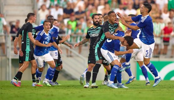 Betis-Como, moviola: schiaffi, pugni, rissa, due espulsi e due rigori