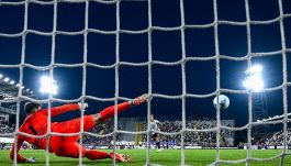 Spezia-Sampdoria, moviola: il Var Mazzoleni condanna i doriani due volte, al 94’ e ai rigori