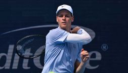 Cincinnati, Sinner abbatte l’ennesimo tabù: lo sguardo di Auger-Aliassime è eloquente. Ma è ansia per l’infortunio di Jannik