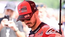 Bagnaia è ormai il caso della MotoGP, anche i rivali sono preoccupati. La teoria di Alex Marquez. Con Ducati è rottura?