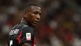 Milan, Estupinan da incubo (a parte l’assist): per i tifosi è già il nuovo Emerson Royal e Allegri lo boccia subito