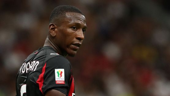Milan, Estupinan da incubo (a parte l’assist): per i tifosi è già il nuovo Emerson Royal e Allegri lo boccia subito