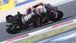 MotoGP Ungheria, Qualifiche e griglia di partenza: Bezzecchi e Di Giannantonio insidiano la pole di Marquez. Male Bagnaia