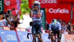 Vuelta, 1a Tappa: volata imperiale di Philipsen, come al Tour è sua la prima maglia di leader. Viviani con i migliori