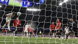 Spagna, Var sotto accusa, arbitro rimosso, gol Atletico irregolare, tre reti annullate al Real: è bufera