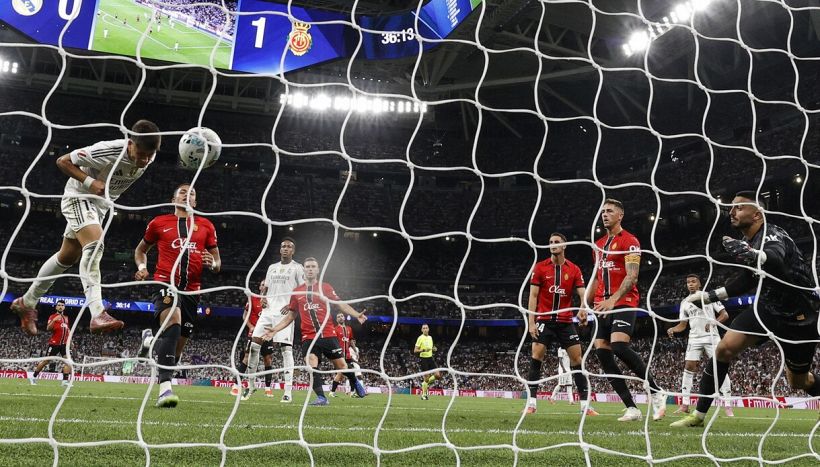 Spagna, Var sotto accusa, arbitro rimosso, gol Atletico irregolare, tre reti annullate al Real: è bufera