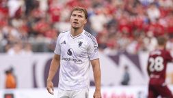 Milan, all in su Hojlund: l'attaccante verso il sì ad Allegri. Ma i tifosi lo bocciano: “Meglio Vlahovic”