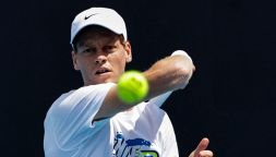 Sinner a Cincinnati un anno dopo la rivelazione sul caso doping: i profili social del torneo presi d’assalto dagli hater di Jannik