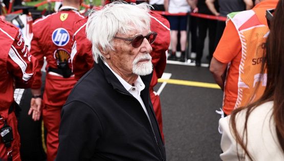 Bernie Ecclestone "consiglia" Hamilton: "E' ora di dire basta, la Ferrari farebbe bene a cercare un altro pilota"