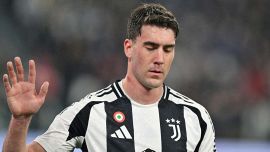 Juventus “schiava” di Vlahovic, Comolli sotto pressione per evitare un disastro. L’ultima speranza è il Barcellona