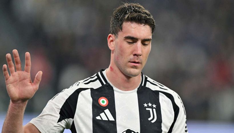 Juventus “schiava” di Vlahovic, Comolli sotto pressione per evitare un disastro. L’ultima speranza è il Barcellona