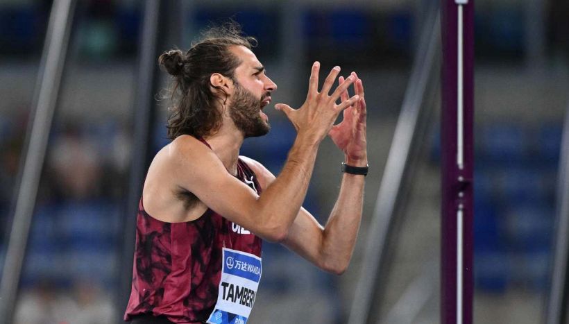 Tamberi, segnali di risveglio troppo timidi: la “mezza barba” non basta, Mondiali ancora a rischio. Il gesto di Gimbo dice tutto